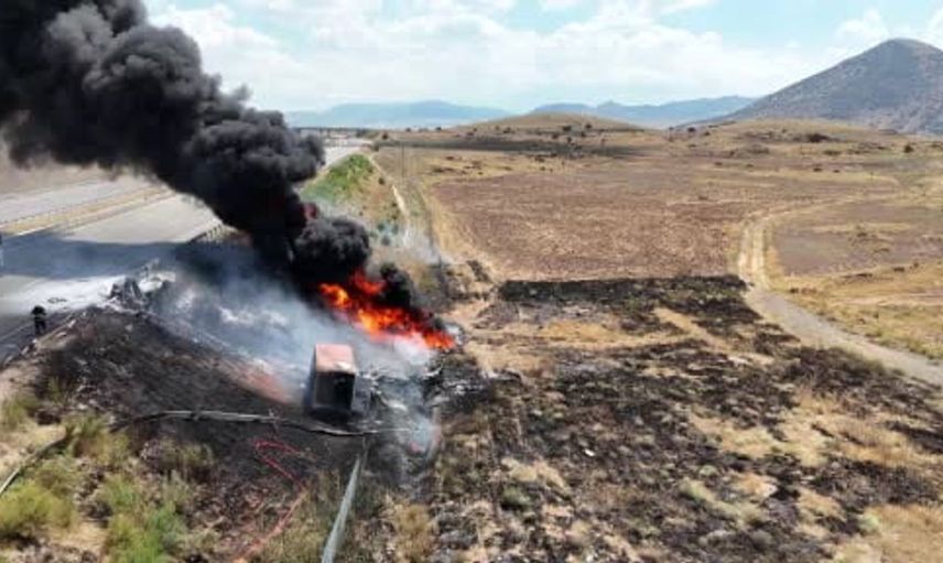 Madeni yağ yüklü tırdan acı haber: Şoför hayatını kaybetti