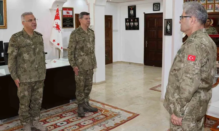 Kıbrıs'ta barış kuvvetleri komutanlığında önemli devir teslim töreni