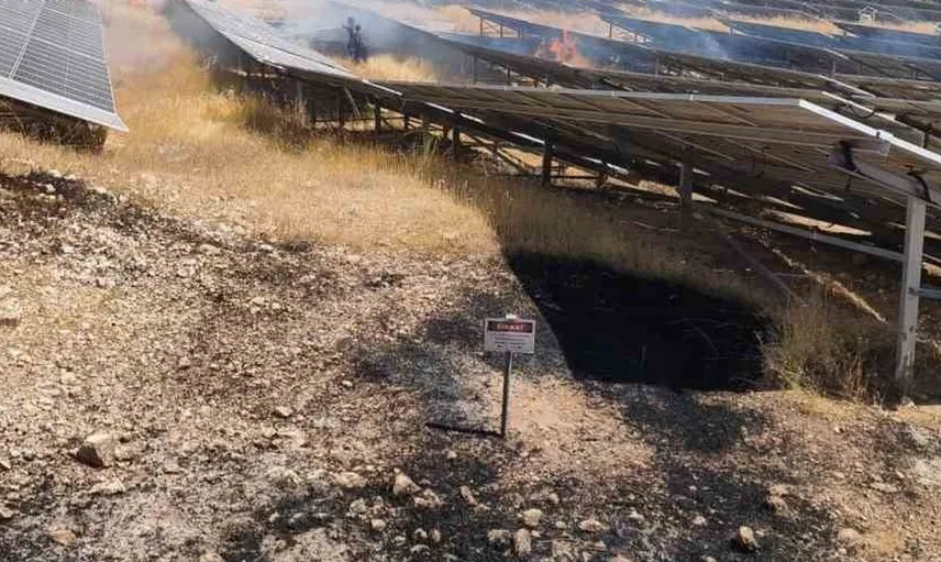 Kurtalan'daki güneş enerjisi santralinde yangın paniği