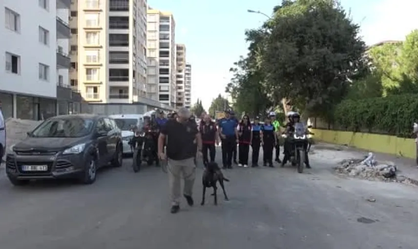 Adana'da yeni eğitim yılı başlarken polis güvenlik önlemleri aldı