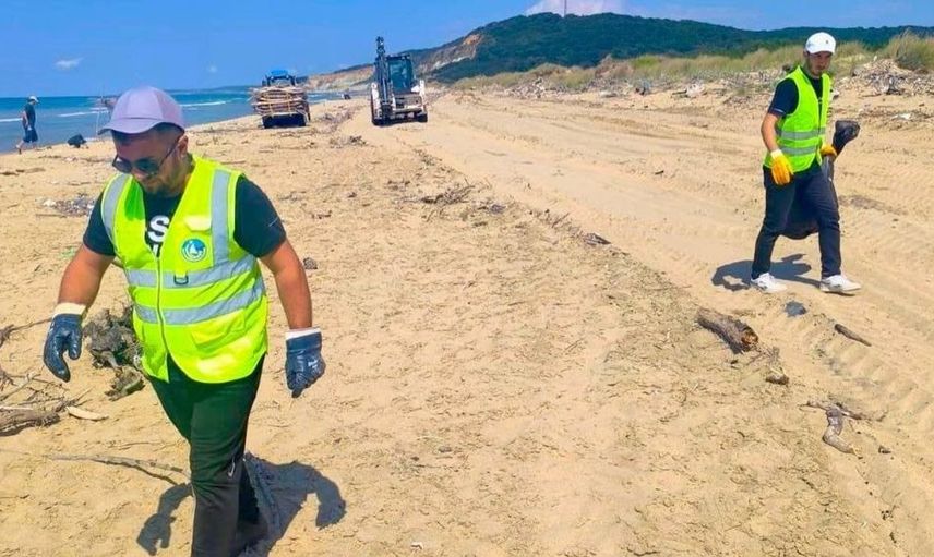Sinop'ta sarıkum sahilinde çevre temizliği seferberliği