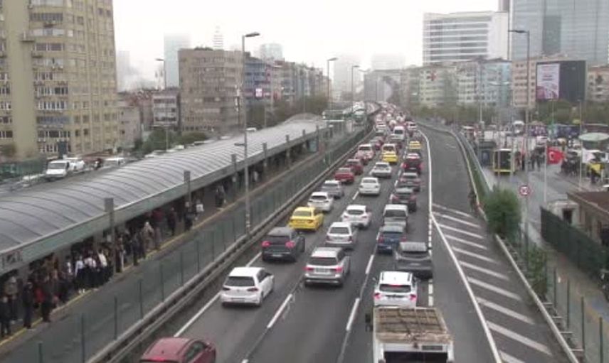 İstanbul'da bayram öncesi trafik yoğunluğu zirveye çıktı
