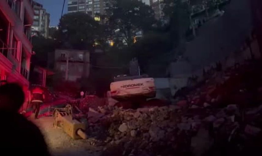Zonguldak'ta 3 katlı bina yıkıldı, kurtarma çalışmaları başladı