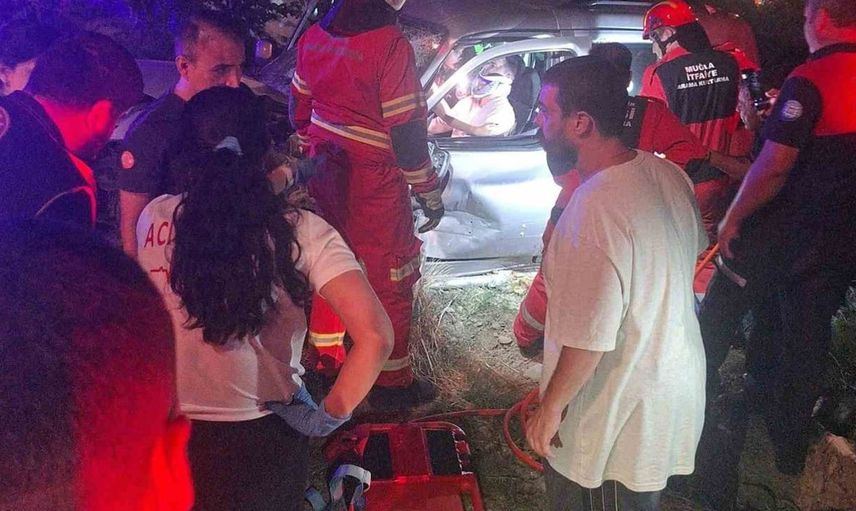 Datça'da kazada sıkışan sürücü itfaiye ekipleri tarafından kurtarıldı