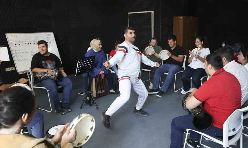 Mersin'de engelsiz yaşam merkezleri bireylere ve ailelere destek oluyor