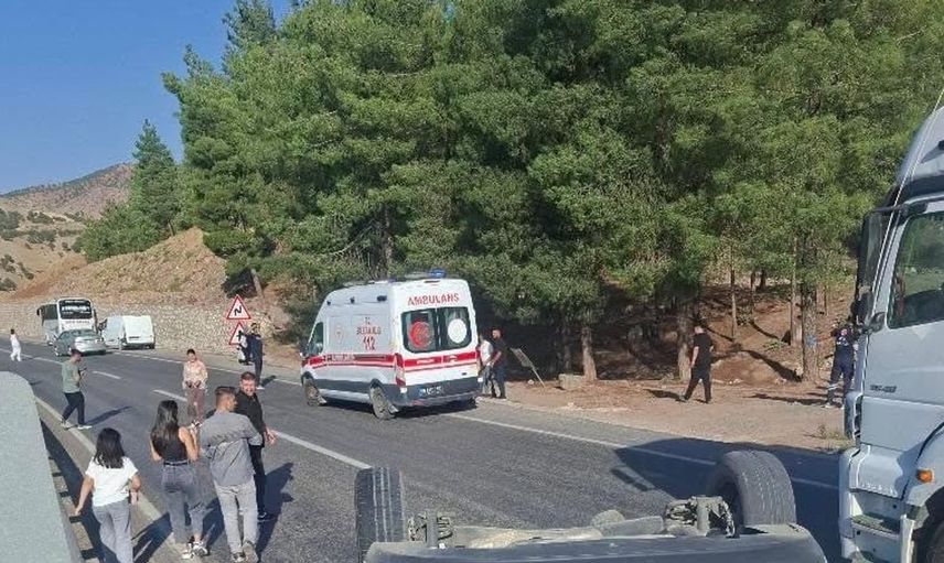 Siirt'te direksiyon hâkimiyetini kaybeden sürücü takla attı