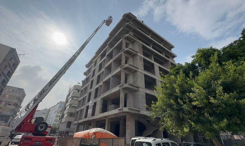 İskenderun'da intihar girişiminde bulunan genç 2 saatlik müzakereyle kurtarıldı