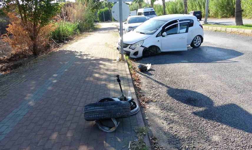 Antalya'da aynı cadde üzerinde ardı ardına iki kaza: 3 yaralı