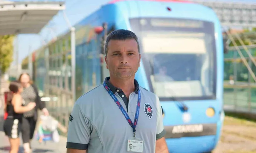 Samsun'da tramvaya atlayan çocuğu kurtaran güvenlik görevlisi: 'Kendi kızım aklıma geldi'