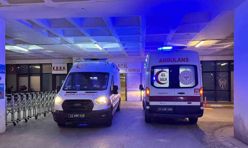 Edirne'de göçmen taşıyan araç devrildi: 10 kişi yaralandı