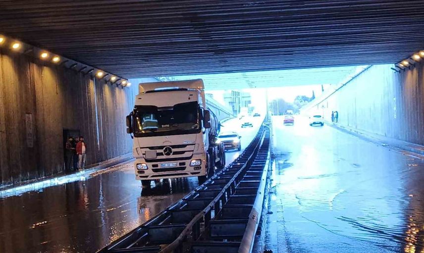 Aydın'da ani sağanak yağış trafik kazalarına neden oldu