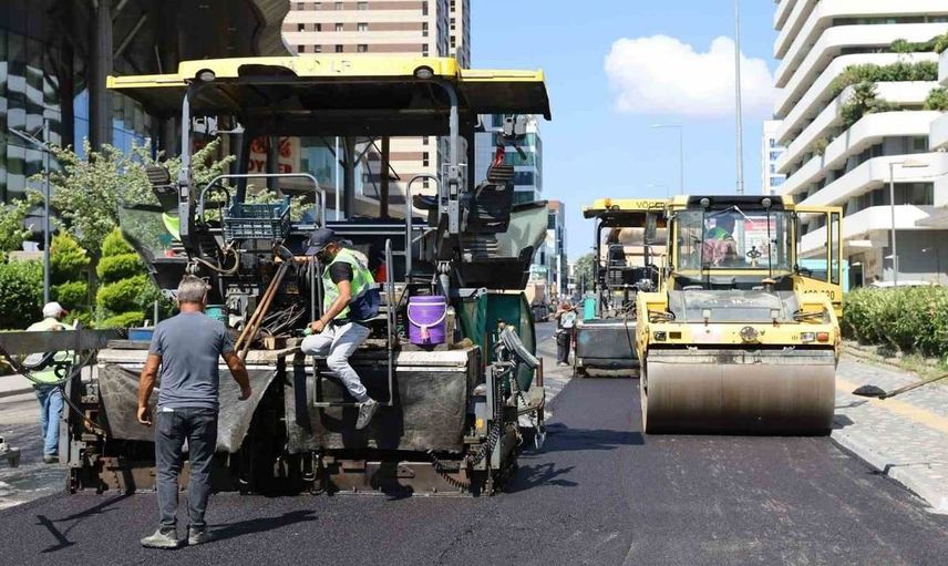 Bursa Büyükşehir Belediyesi’nden Akademi Caddesi'nde yenileme çalışmaları tamamlandı
