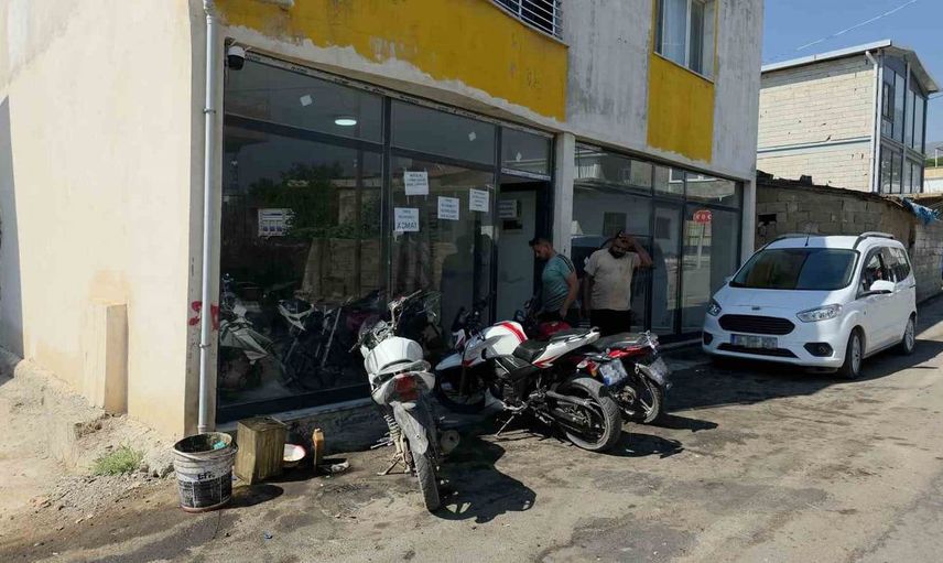 Motosiklet tamircisi, iş yerinde yarışı ve küfrü yasakladı