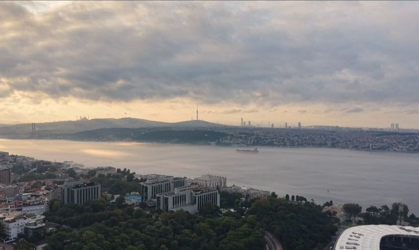 İstanbul'da yoğun sis: Boğaz hattı trafiğe kapatıldı