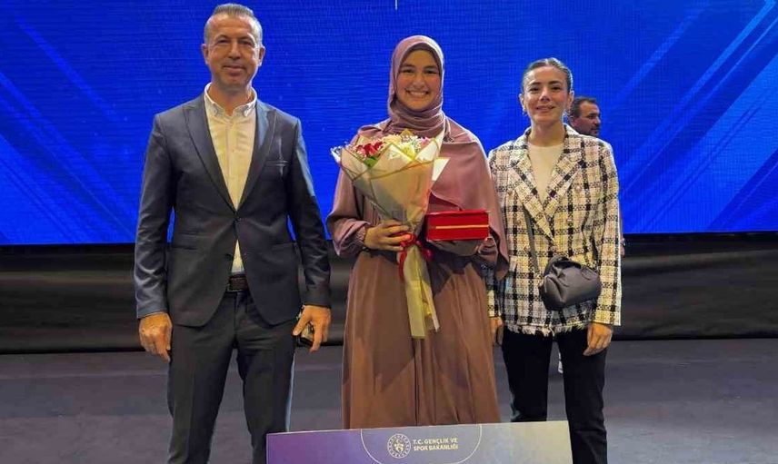 Hitit Üniversitesi öğrencisi ulusal şiir yarışmasında birinciliği elde etti