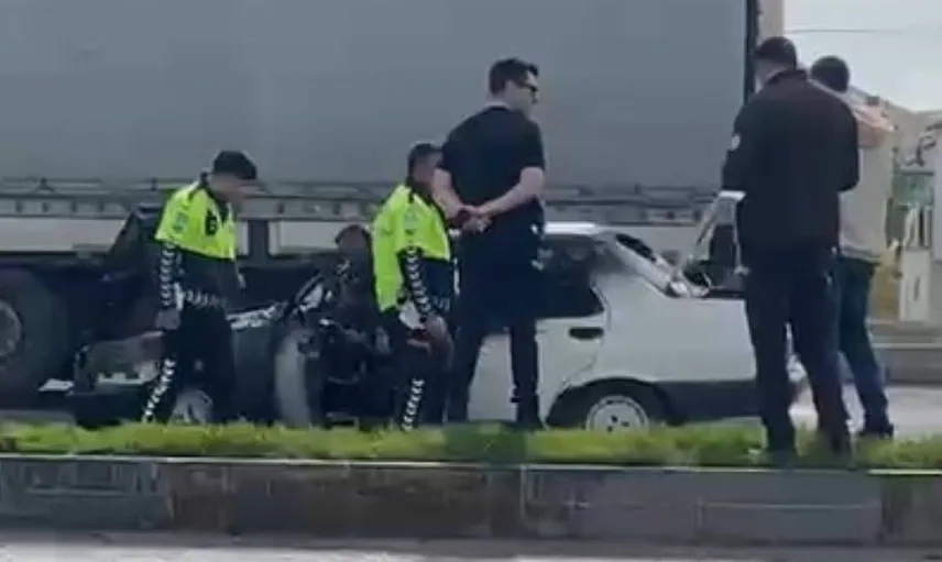 Konya'da seyir halindeki otomobilde çıkan yangın paniğe yol açtı