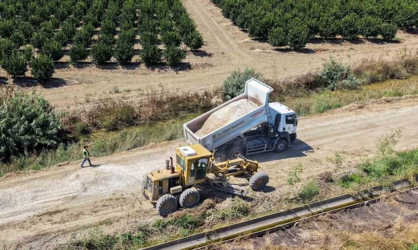 Tarsus'ta kırsal mahalle yollarında önemli bakım çalışmaları yapılıyor