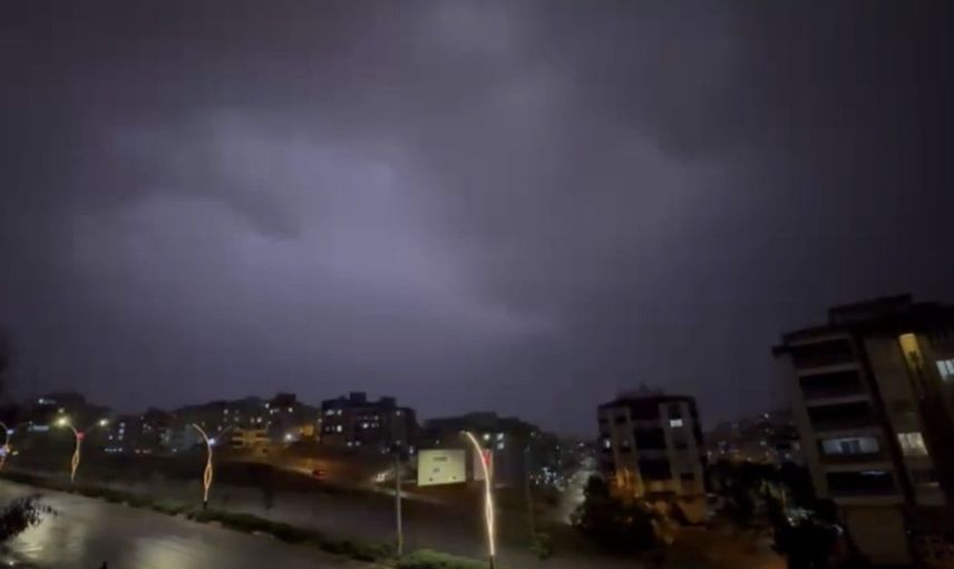 Gaziantep'te geceyi aydınlatan şimşek fırtınası etkili oldu