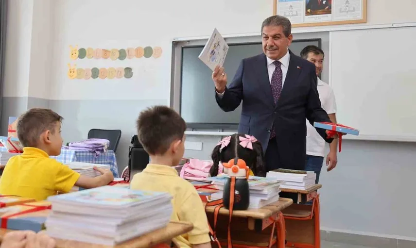 Esenler'den geri dönüşümle eğitim desteği: 8,5 milyon defter öğrencilere ulaştı