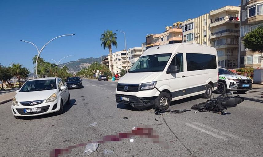 Alanya'da trafik kazası: Üniversite öğrencisi genç kız motosikletten ayrıldı