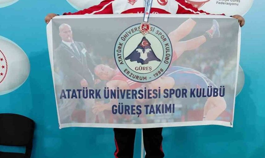 Atatürk Üniversitesi spor kulübü güreşte Türkiye şampiyonu oldu