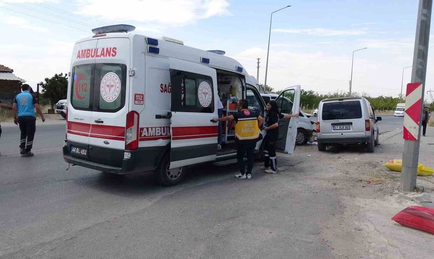 Malatya'da meydana gelen trafik kazasında 8 kişi yaralandı