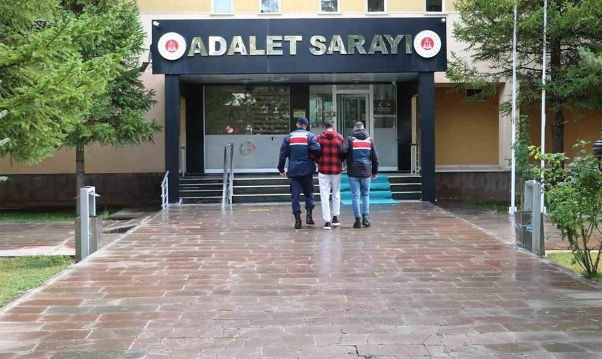 Bayburt'ta 9 yıl hapis cezası bulunan şahıs jandarma tarafından yakalandı