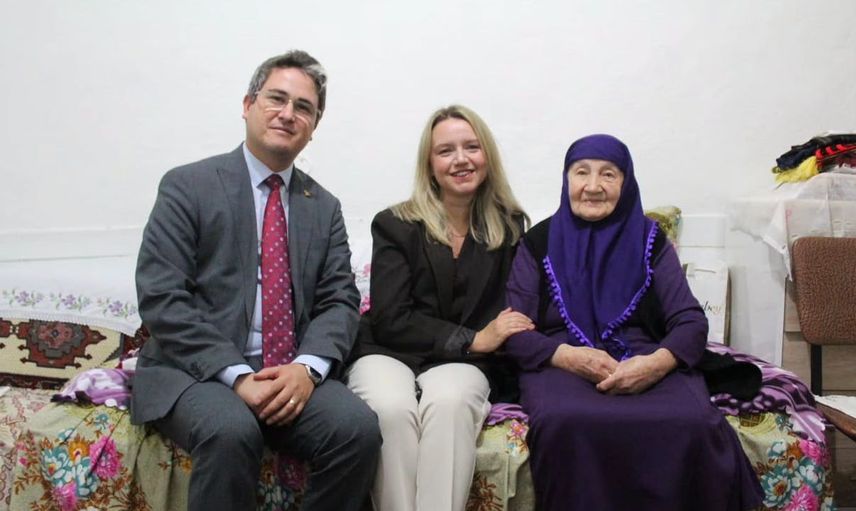 Kemaliye'de yaşlılara hane ziyaretleri yapıldı