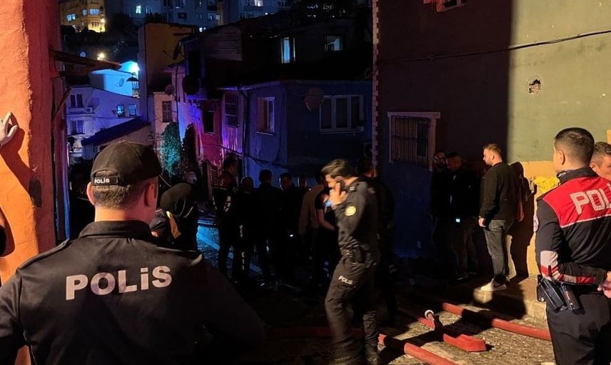 Fatih'te korkutan yangın: İtfaiye ekipleri zamanında müdahale etti