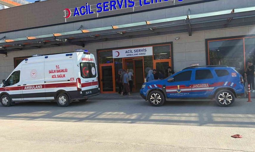 Osmaniye'de traktör devrildi, 2 kişi yaralandı