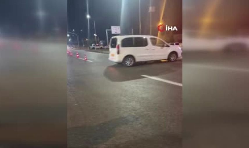 Van'da yakıt tankeri ile otomobil çarpıştı: Bir kişi yaşamını yitirdi, dört yaralı