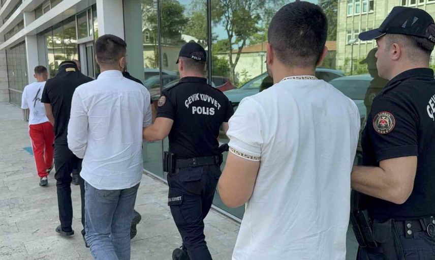 Samsun'da uyuşturucu operasyonunda gözaltına alınan 4 şüpheli adliyeye sevk edildi