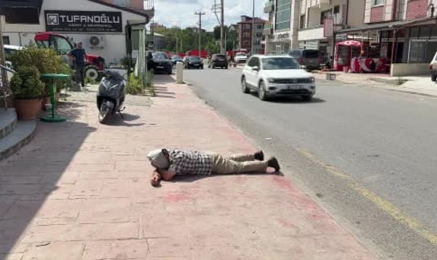 Alkollü şahıs, sağlık ekiplerine teslim olmamak için direndi
