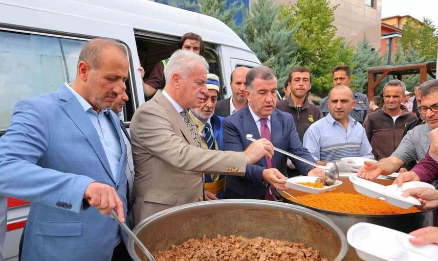 Bayburt'ta 39. Ahilik Haftası'nda yılın Ahisi Metin Özyurt seçildi