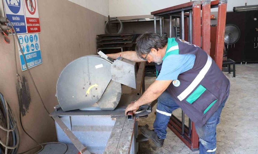 Haliliye Belediyesi, kendi mobilyalarını üreterek bütçesini koruyor