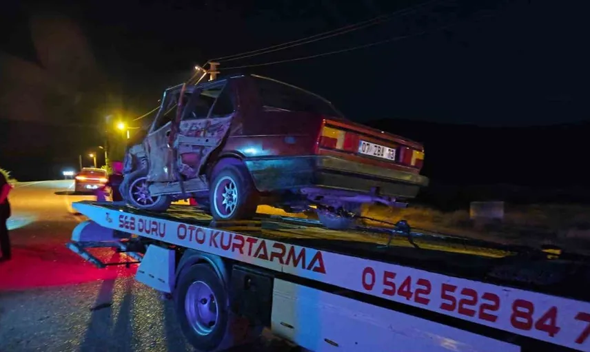 Isparta'da tırla çarpışan otomobil hurdaya döndü: 2 kişi yaralandı