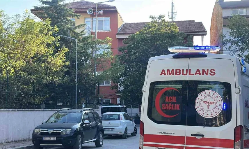 Kendisine zarar verdiği ihbar eden kadın, araçta fenalaşınca hastaneye kaldırıldı