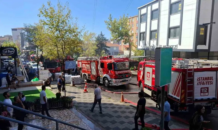 Ataşehir’de tadilat sırasında çatı katında yangın paniği