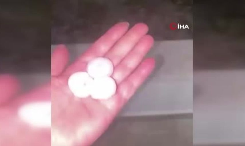 Hatay'da dolu yağışı, manzaraları beyaza dönüştürdü