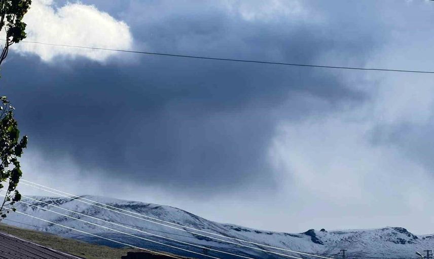 Ardahan'ın yüksek kesimlerinde kışın ilk habercisi: Kısır Dağı karla kaplandı