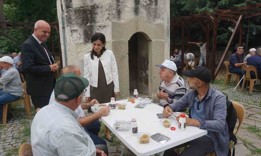 Edirne'de dayanışma örneği gönül sofrası kuruldu