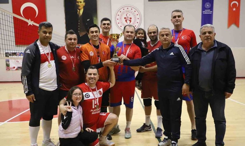 Karabük'te Kamu Spor Oyunları'nda voleybol şampiyonu Jandarma ve Emniyet karma takımı