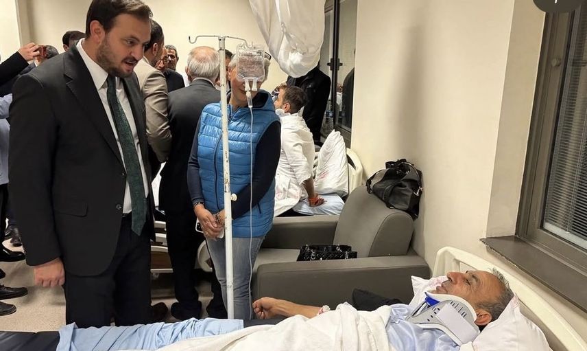 Elazığ'da kaza sonrası başkan selmanoğlu, yaralıları hastanede ziyaret etti