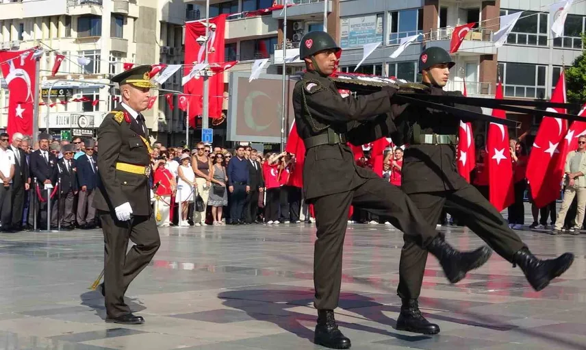 30 Ağustos zafer bayramı Antalya'da coşkuyla kutlandı