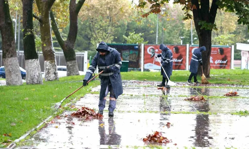 Osmangazi Belediyesi, sonbahar temizlik çalışmalarını sürdürüyor