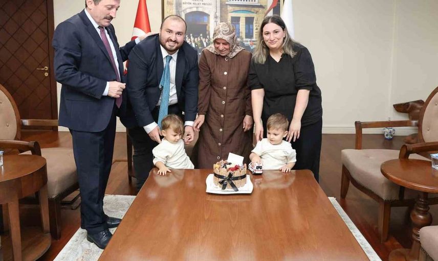 Şehit eşinin ikiz yeğenlerine valilikten anlamlı doğum günü jesti