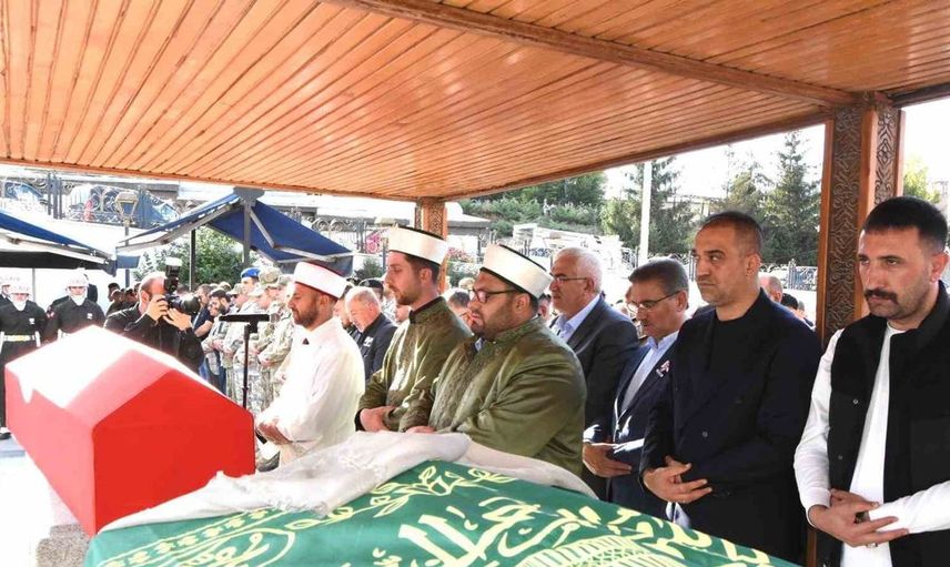 Erzurum'da duygusal veda: Genç akademisyen ve gazi son yolculuğuna uğurlandı