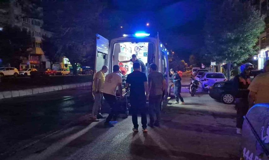 Eskişehir'de refüj sulaması kazası: Motosiklet devrildi, kurye hastaneye kaldırıldı