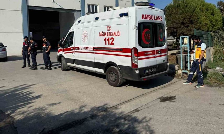İzmir'deki metal fabrikasında gerçekleşen patlamanın dehşet verici anı güvenlik kamerasında görüntülendi