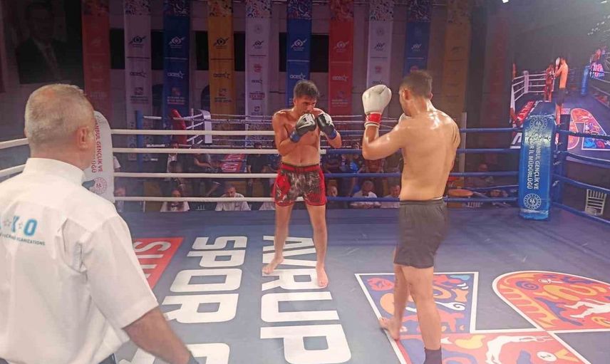 Sultangazi, Türkiye profesyonel kick boks turnuvasına ev sahipliği yaptı